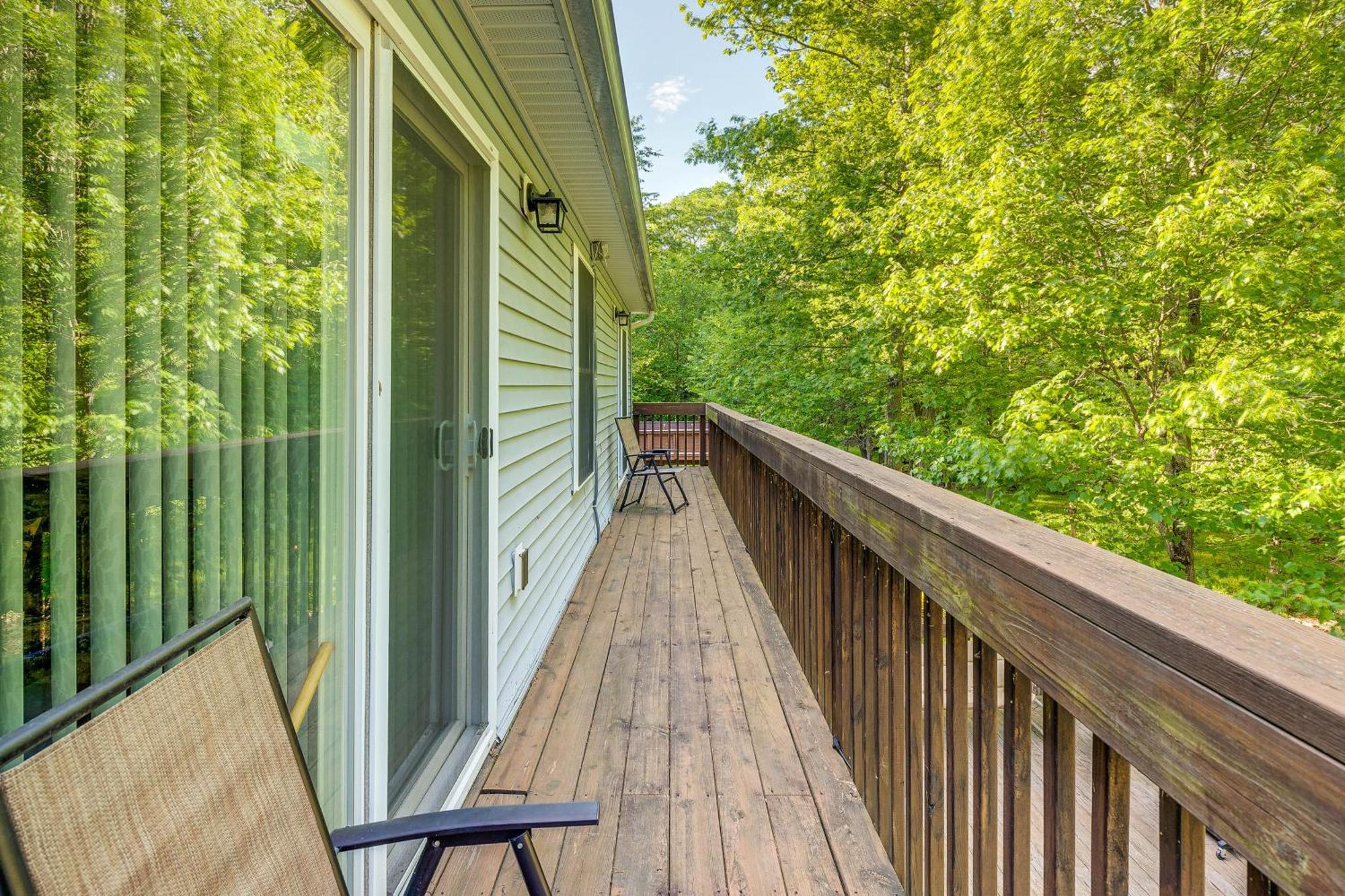 Pet-Friendly Pocono Lake Oasis With Hot Tub! Zewnętrze zdjęcie