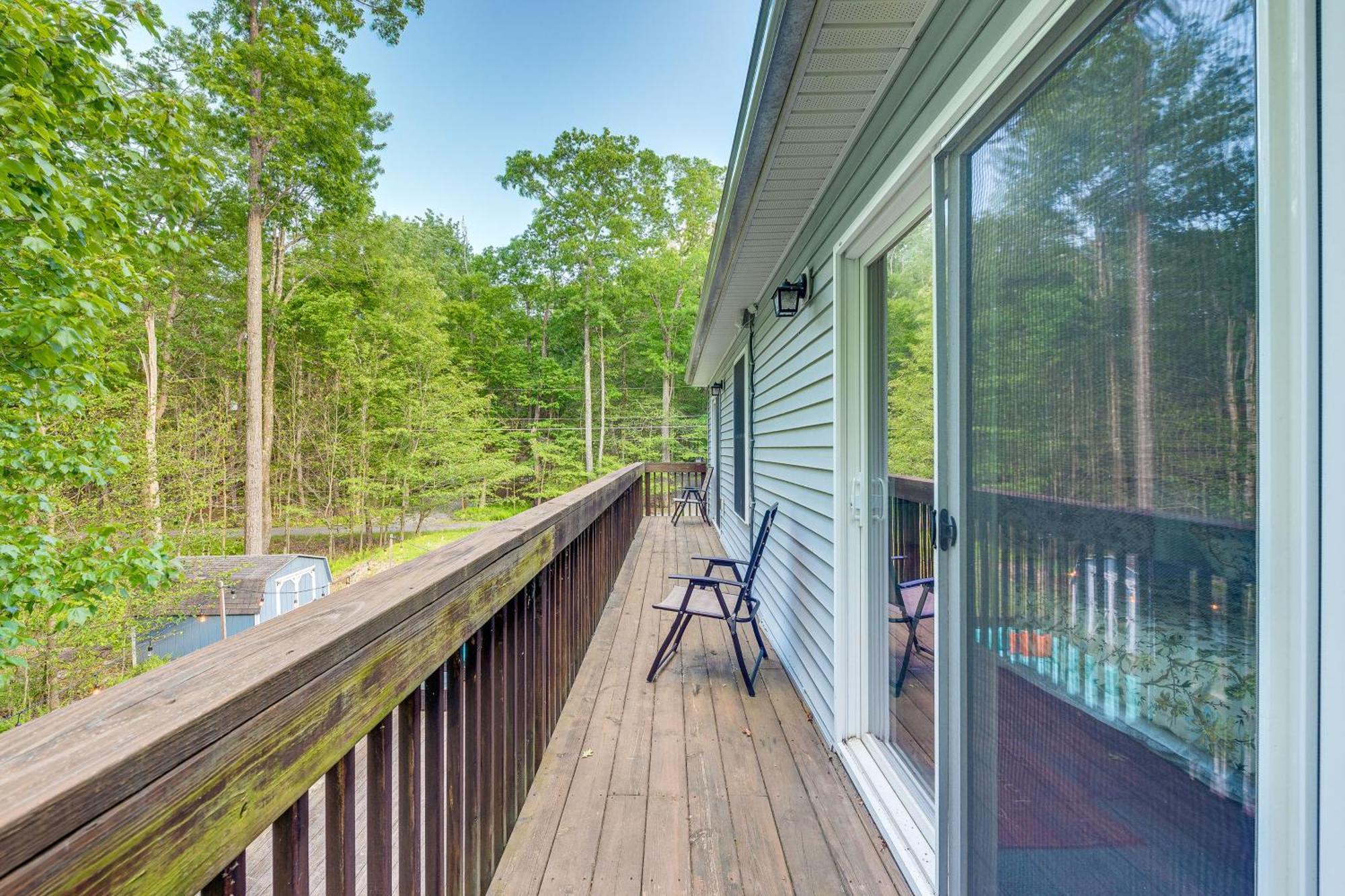 Pet-Friendly Pocono Lake Oasis With Hot Tub! Zewnętrze zdjęcie