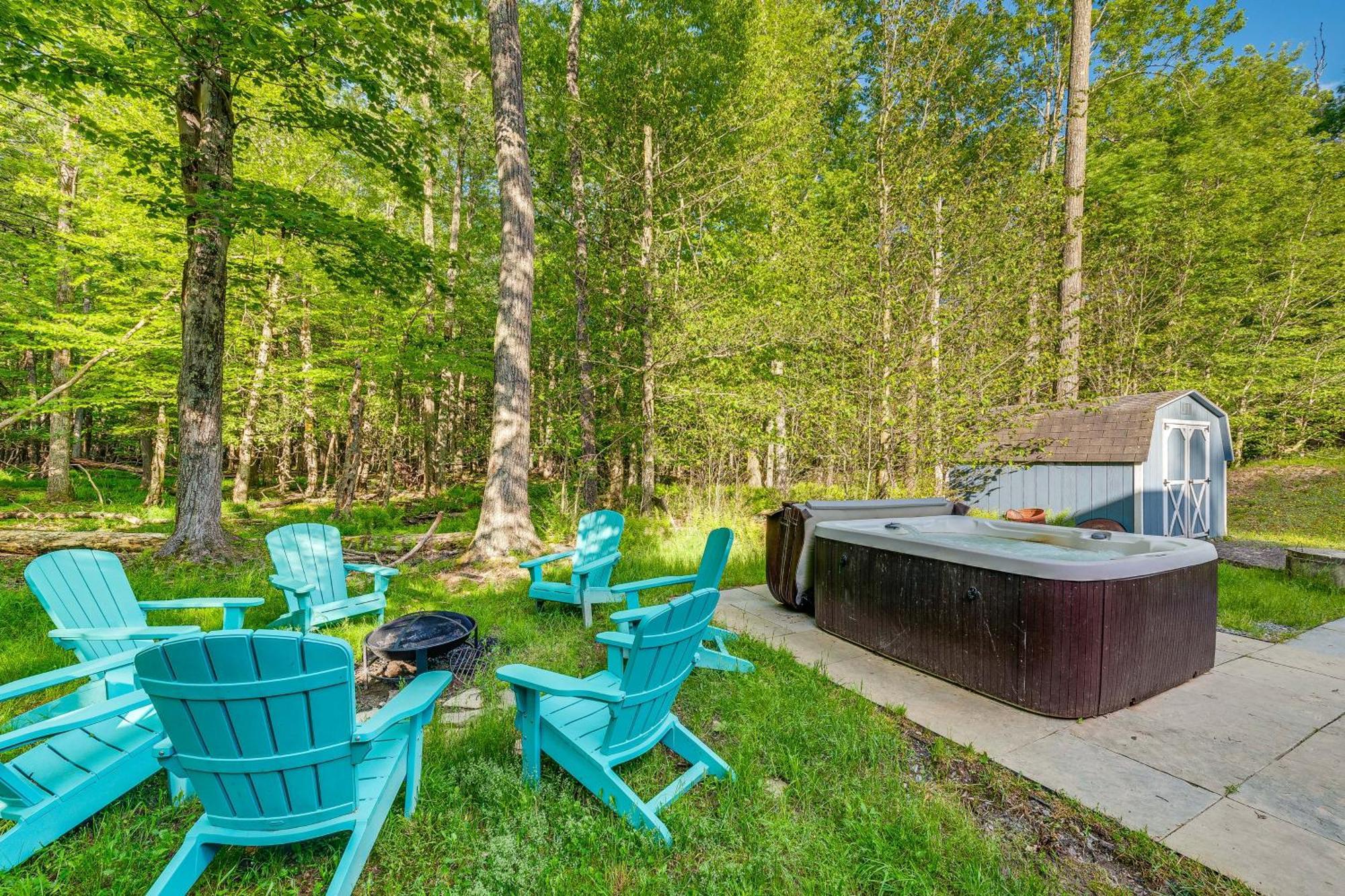 Pet-Friendly Pocono Lake Oasis With Hot Tub! Zewnętrze zdjęcie